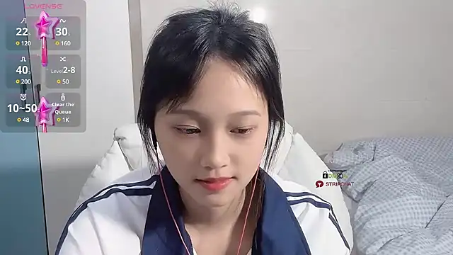 xunian71O online show from February 2025 12:49:02 AM