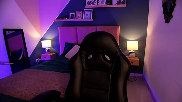 Gigi Strawberry online show from December 2025 01:31:01 AM