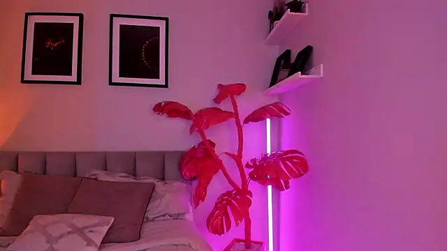 Gigi Strawberry online show from March 2026 06:14:01 AM