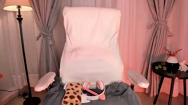 Gigi Strawberry online show from November 2025 05:55:02 AM