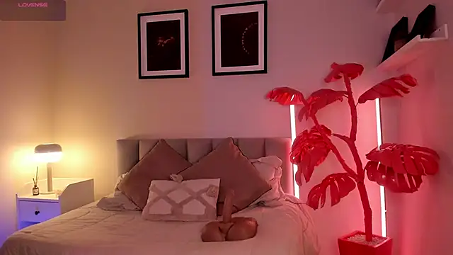 Gigi Strawberry online show from March 2026 06:04:01 AM