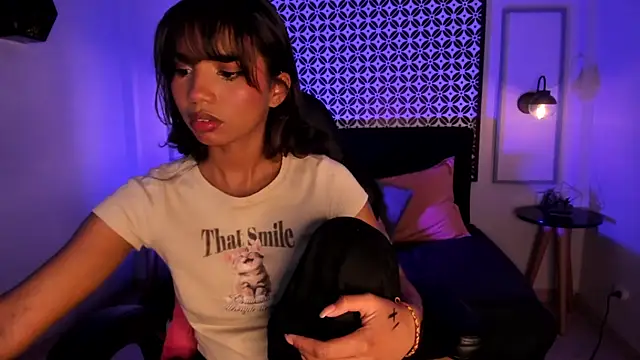 Snapshot of Gigi_Strawberry chatting on March 2025 05:00:01 AM Gigi Strawberry online show from March 2025 05:00:01 AM