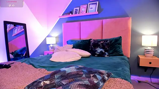 Gigi Strawberry online show from December 2025 05:32:01 AM