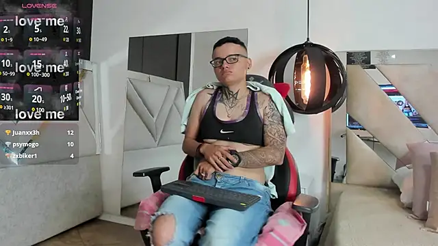 Snapshot of YeiiScoot chatting on February 2025 06:32:01 AM YeiiScoot online show from February 2025 06:32:01 AM