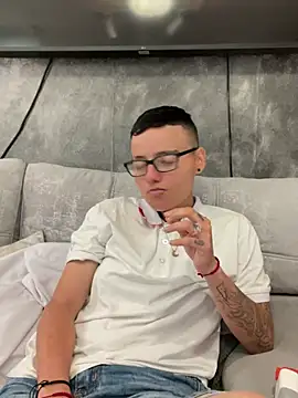 Snapshot of YeiiScoot chatting on February 2025 02:51:02 AM YeiiScoot online show from February 2025 02:51:02 AM