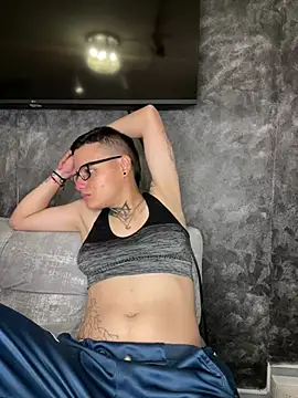 Snapshot of YeiiScoot chatting on February 2025 07:07:01 AM YeiiScoot online show from February 2025 07:07:01 AM