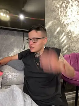 Snapshot of YeiiScoot chatting on February 2025 09:13:02 AM YeiiScoot online show from February 2025 09:13:02 AM