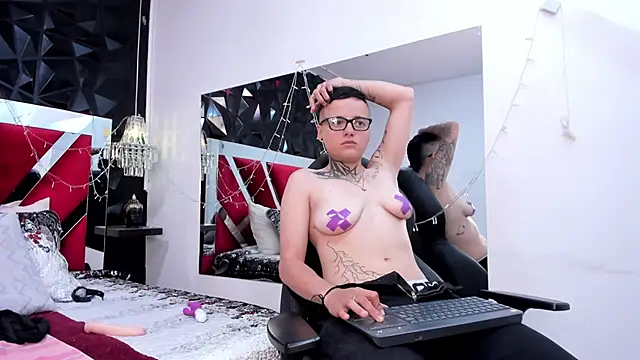 Snapshot of YeiiScoot chatting on January 2025 09:27:01 AM YeiiScoot online show from January 2025 09:27:01 AM