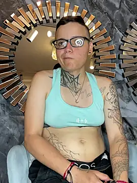 Snapshot of YeiiScoot chatting on February 2025 01:00:01 AM YeiiScoot online show from February 2025 01:00:01 AM