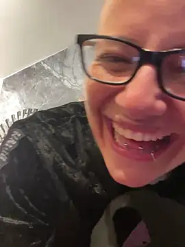 Snapshot of YeiiScoot chatting on February 2025 09:57:01 PM YeiiScoot online show from February 2025 09:57:01 PM