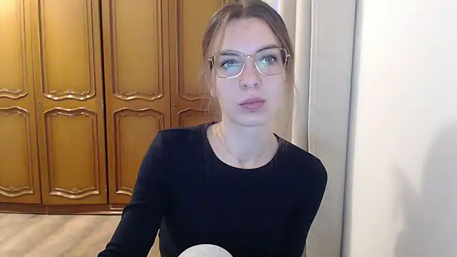 Snapshot of aurora_lust chatting on November 2025 06:28:02 AM aurora lust online show from November 2025 06:28:02 AM