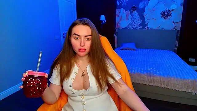 Snapshot of MissisCaty chatting on July 2026 08:19:01 PM MissisCaty online show from July 2026 08:19:01 PM