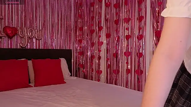 Lora Rosee online show from April 2026 02:24:02 PM