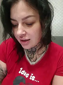 Snapshot of CannabisQueenn chatting on November 2025 07:36:01 PM CannabisQueenn online show from November 2025 07:36:01 PM