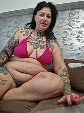 Snapshot of CannabisQueenn chatting on November 2025 07:23:02 AM CannabisQueenn online show from November 2025 07:23:02 AM