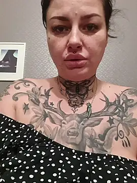 Snapshot of CannabisQueenn chatting on December 2025 03:24:01 PM CannabisQueenn online show from December 2025 03:24:01 PM