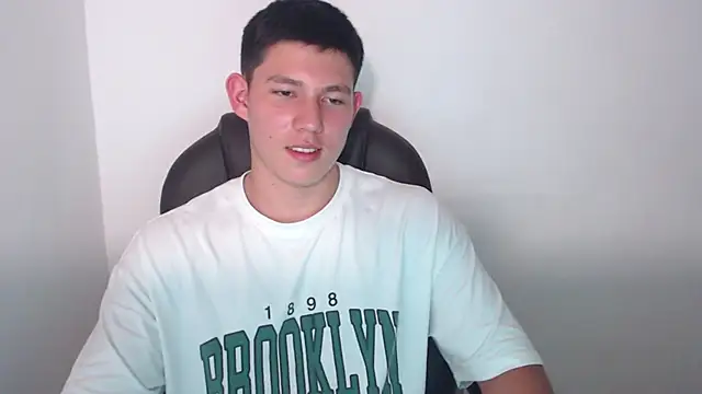 JamesCr  online show from February 2025 06:40:02 AM