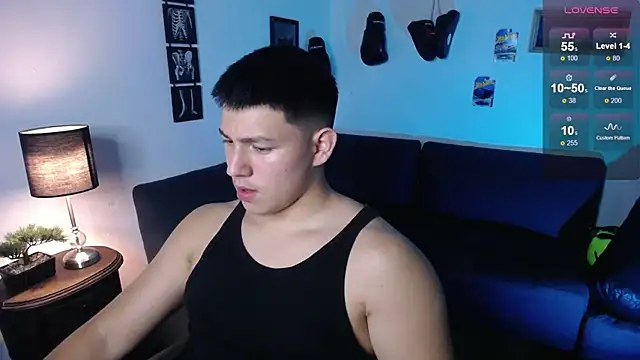 JamesCr  online show from April 2026 11:33:01 PM