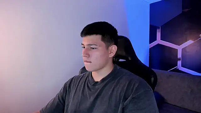 JamesCr  online show from February 2026 03:30:02 AM