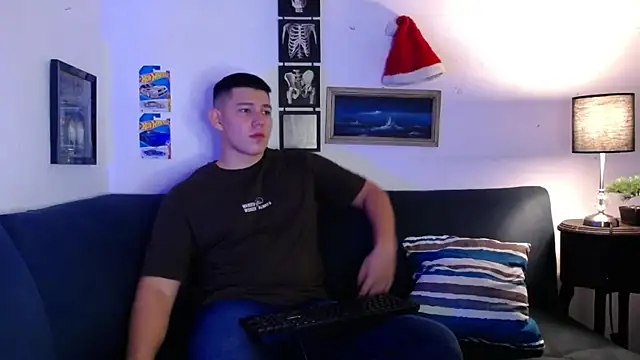 JamesCr  online show from November 2025 02:23:02 AM