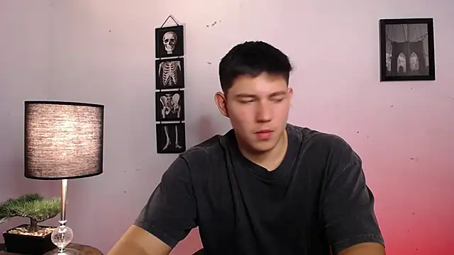 JamesCr  online show from November 2025 12:47:01 AM