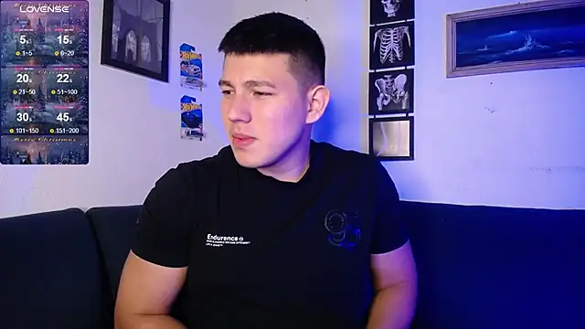 JamesCr  online show from December 2025 12:13:02 AM