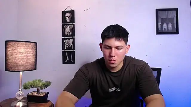 JamesCr  online show from November 2025 01:09:02 AM