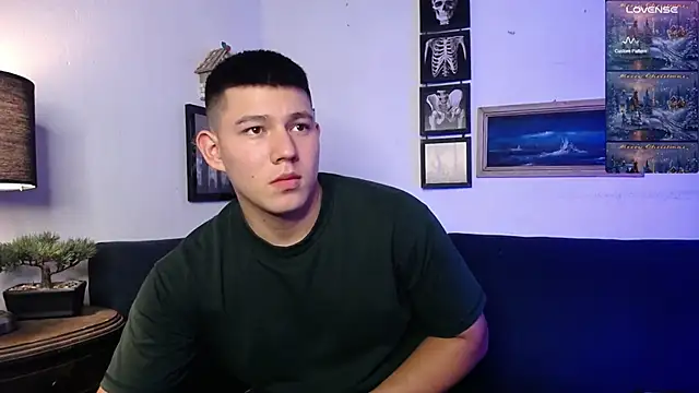 JamesCr  online show from December 2025 12:37:02 AM