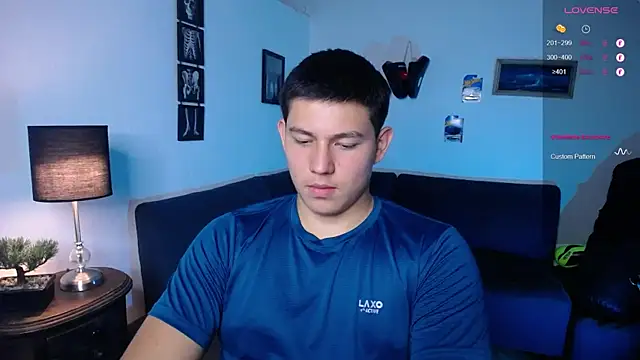 JamesCr  online show from March 2026 10:44:02 PM