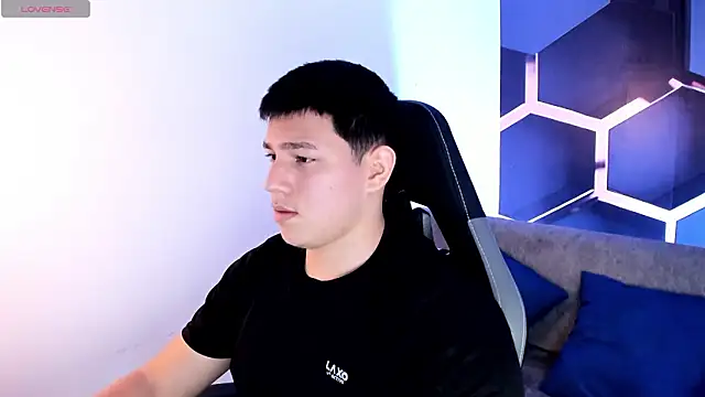 JamesCr  online show from March 2026 03:28:01 AM