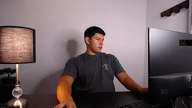 JamesCr  online show from October 2025 03:32:01 AM
