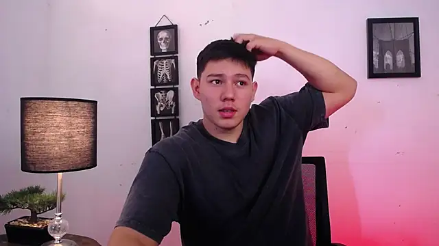 JamesCr  online show from November 2025 02:54:02 PM