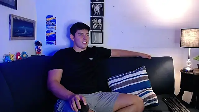 JamesCr  online show from November 2025 12:33:02 AM