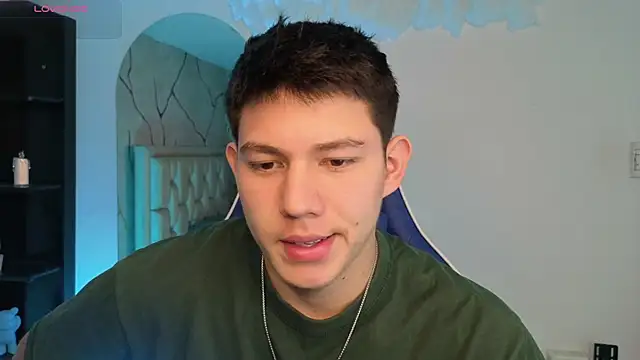 Snapshot of JamesCr_ chatting on June 2026 12:33:01 PM JamesCr online show from June 2026 12:33:01 PM