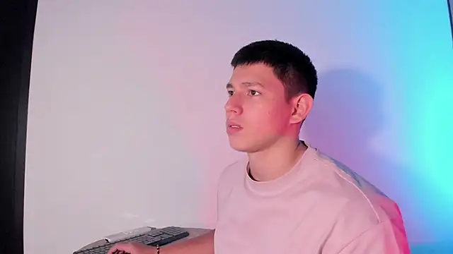 JamesCr  online show from February 2025 02:21:01 PM