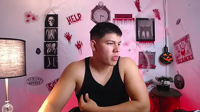 JamesCr  online show from October 2025 11:14:01 PM