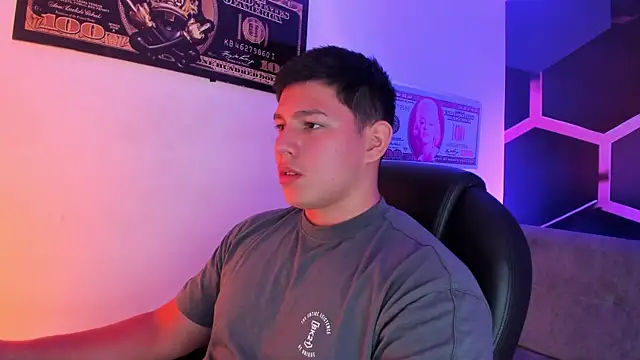 JamesCr  online show from September 2025 03:23:01 AM