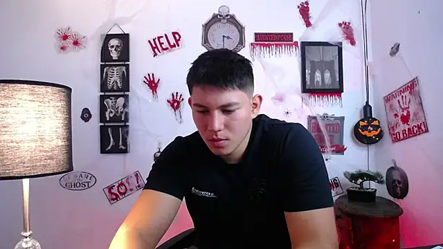 JamesCr  online show from October 2025 11:20:02 AM