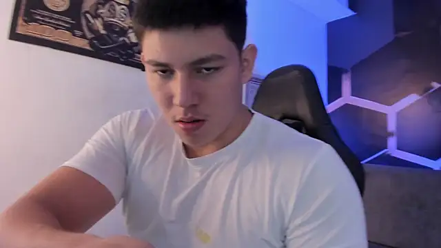 JamesCr  online show from September 2025 03:02:02 AM