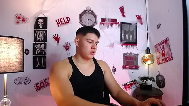 JamesCr  online show from October 2025 01:28:02 AM