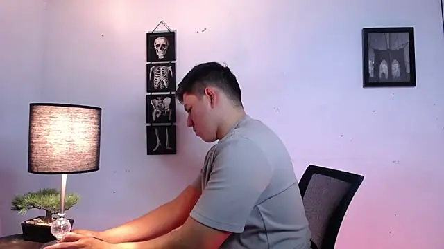 JamesCr  online show from November 2025 12:15:02 AM