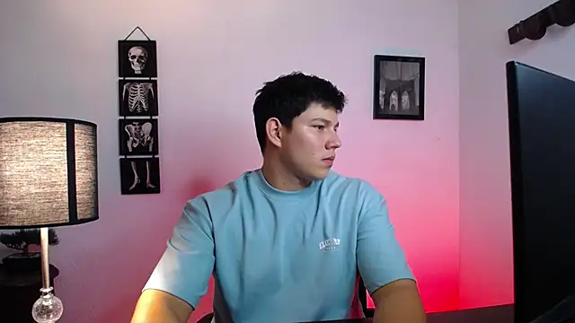 JamesCr  online show from October 2025 02:22:01 AM