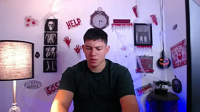 JamesCr  online show from October 2025 11:18:01 AM