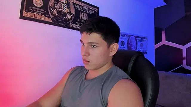 JamesCr  online show from September 2025 03:01:01 AM