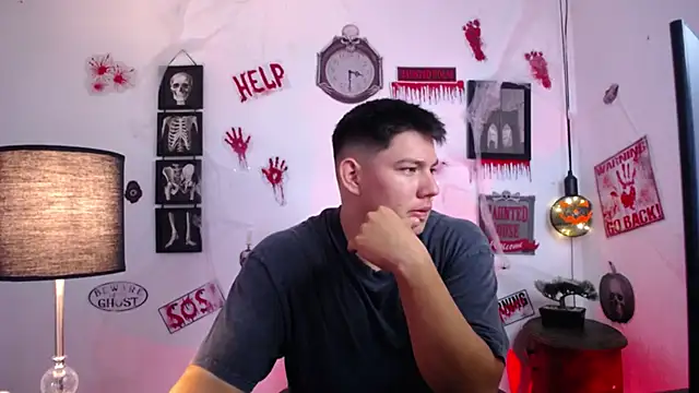 JamesCr  online show from October 2025 12:17:02 PM