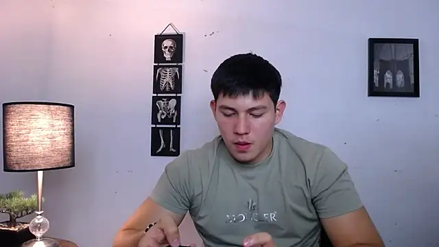 JamesCr  online show from November 2025 12:53:01 AM