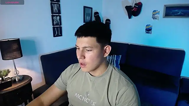 JamesCr  online show from April 2026 11:23:02 PM