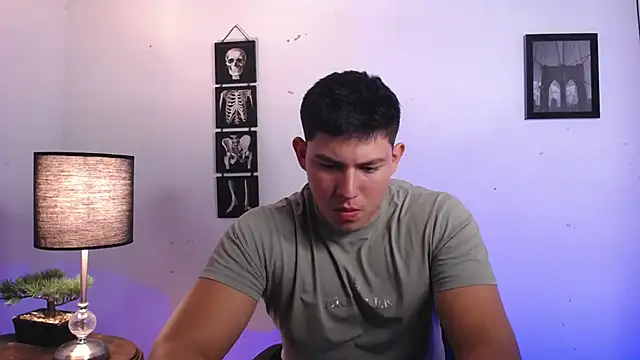 JamesCr  online show from November 2025 12:36:02 AM