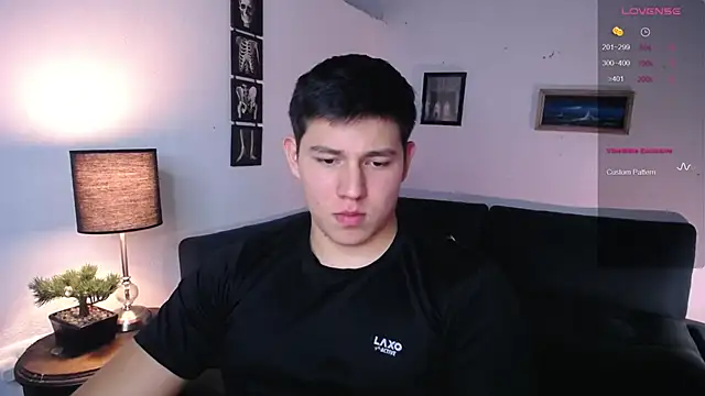 JamesCr  online show from February 2026 12:08:01 AM