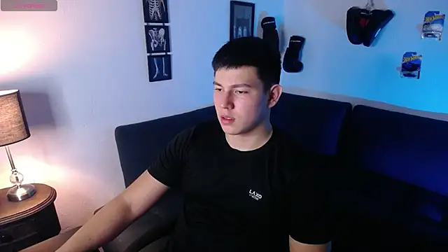 JamesCr  online show from February 2026 12:21:02 AM